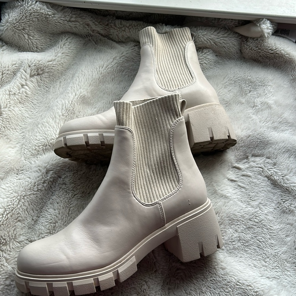 Steven madden boots
Size 10